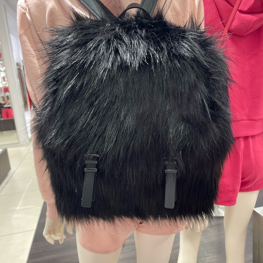 MICHAEL MICHAEL KORS Quinn Medium Flap Faux Fur Backpack
Black 
NWT - Picture 7 of 16